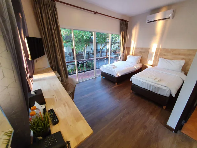 غرفة بسريرين منفصلين بإطلالة على المسبح، Baan Tai Had Resort and Water Sports 1/1