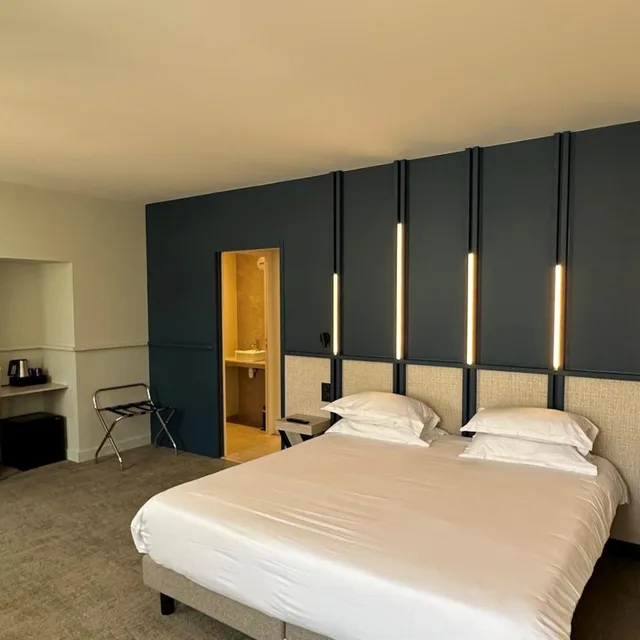 جناح، Hotel Medieval 3/8