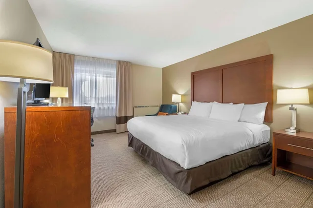 Upgrade, Suite, King Bed، Comfort Inn & Suites Indianapolis Northwest - College Park 2/4