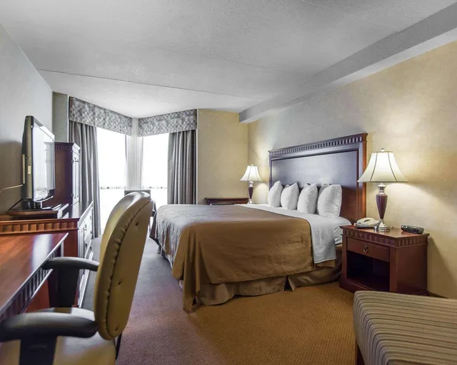 غرفة بسرير كينج، Quality Inn & Suites Bay Front 2/4