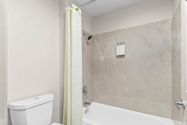 جناح استوديو بسرير كوين، Sonesta Simply Suites Stafford 3/4