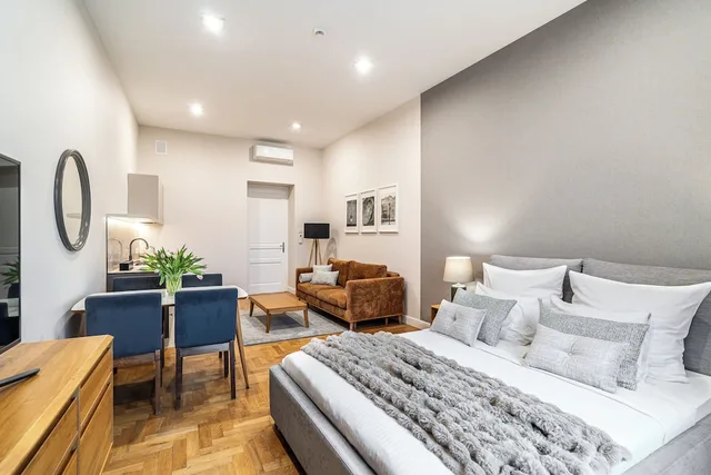 Superior, Studio, Double Bed, Sofa, Main Square، Venetian House Market Square Aparthotel 5/10