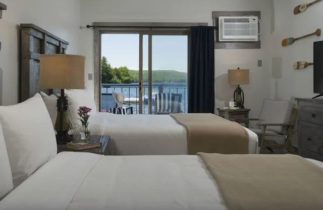 Lodge, 2 Queen Beds, Lake View، Lake Bomoseen Lodge 1/1