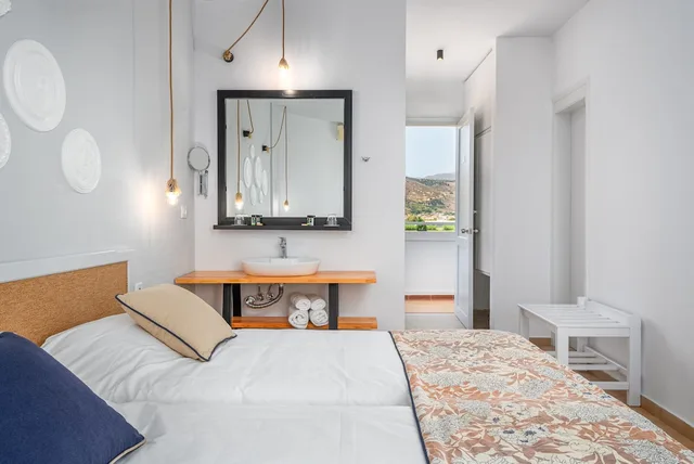 Premium, Twin Beds, Sea View, Mrs Chryssana 4/7