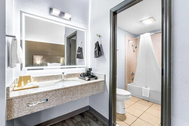 غرفة بسرير كينج، Quality Inn Lawrenceburg, TN 5/6