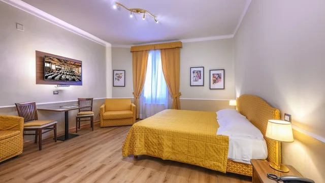 استوديو بسرير كوين وسرير فردي، Albergo Reggio 2/8