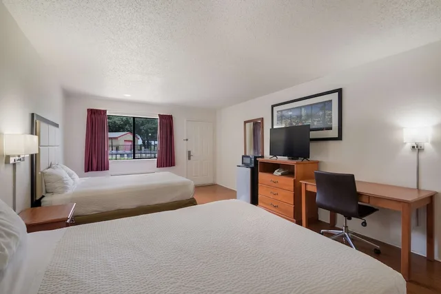 غرفة بسريرين كوين، Americas Best Value Inn Lockhart TX (ex OYO Hotel) 1/3