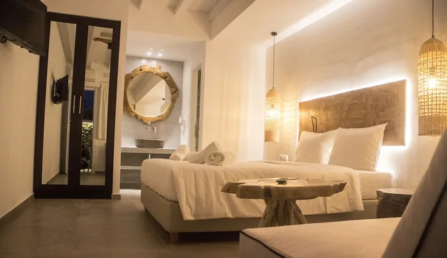 Suite, Queen Bed, Eternal Suites 2/3