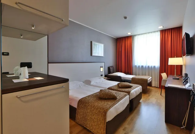 غرفة كومفورت ثلاثية، Best Western Falck Village Hotel 2/7