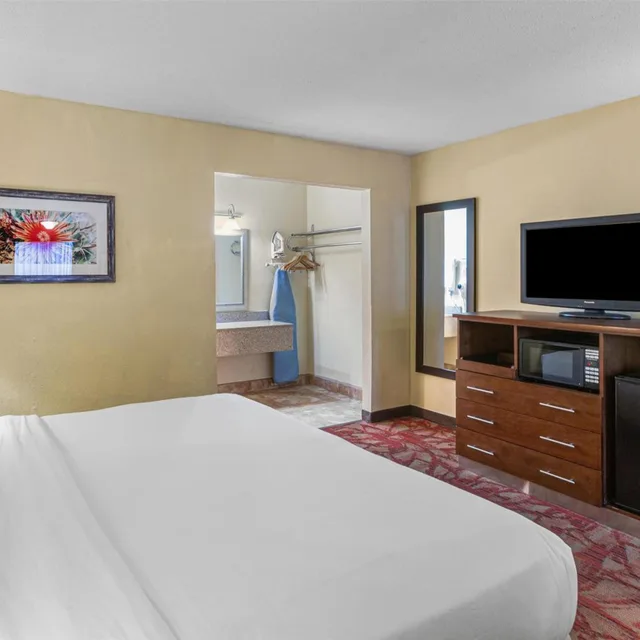 جناح جونيور بسرير كوين مع أريكة، Best Western Pine Springs Inn 3/9