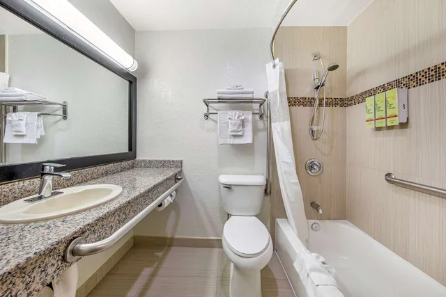 غرفة بسريرين كوين لذوي الإعاقة، Best Western Americana Inn 3/3