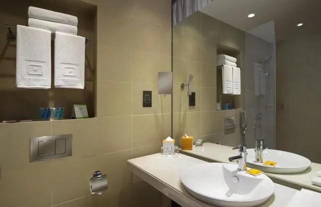 غرفة قياسية بسريرين منفصلين، Centro Capital Centre By Rotana 2/3