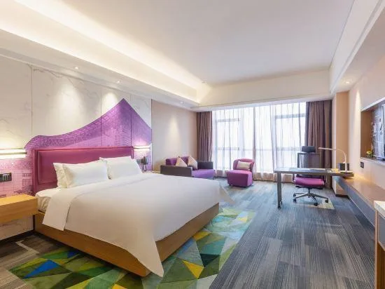 Deluxe, Queen Bed, Hampton by Hilton Laiwu 1/1