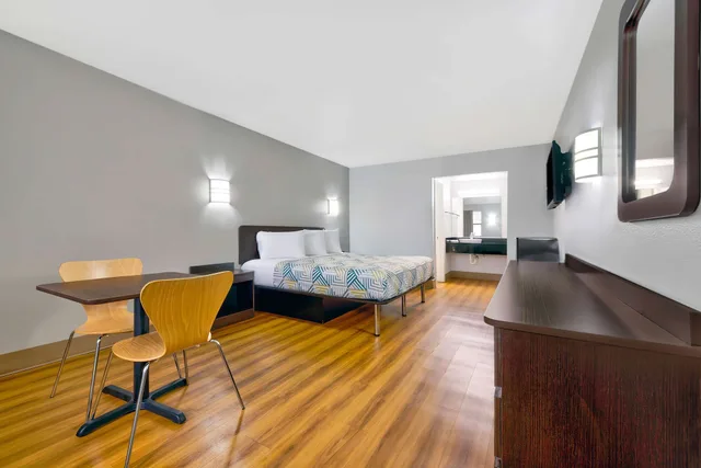 غرفة قياسية بسرير كينج، Motel6 Plano, TX - Plano Northeast 3/7