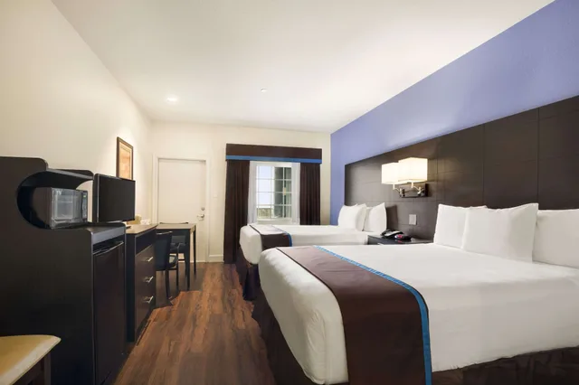 غرفة بسريرين كوين، Days Inn & Suites By Wyndham Galveston West/Seawall 2/10