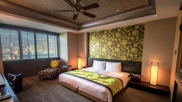 Room, King Bed, City Side, Oriental Floor، Oriental Hotel 1/3