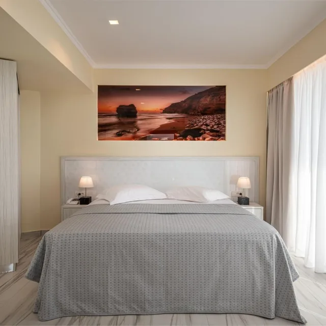 جناح، Alexandra Hotel 3/10