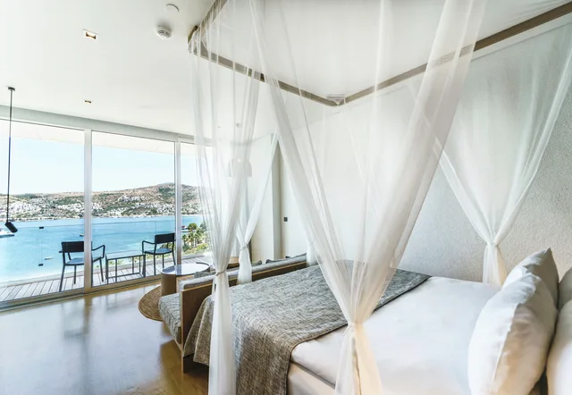 غرفة ديلوكس بإطلالة على البحر بشرفة، Cape Bodrum Luxury Hotel Beach 5/6