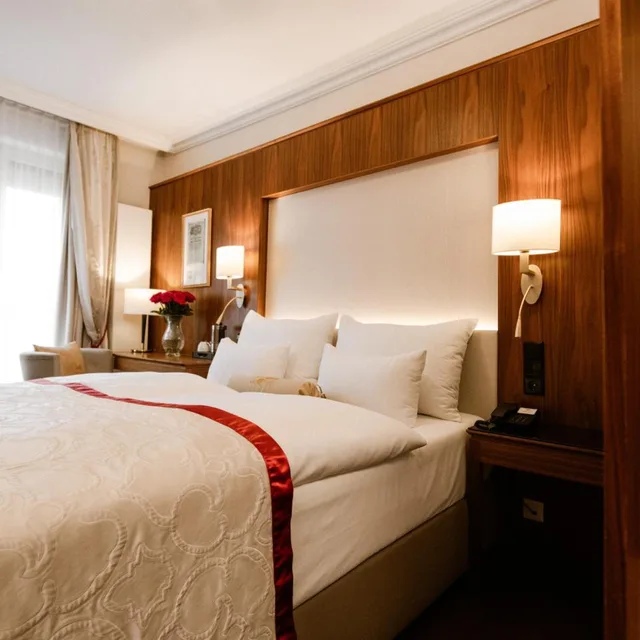 Suite, Stefanie 8/10