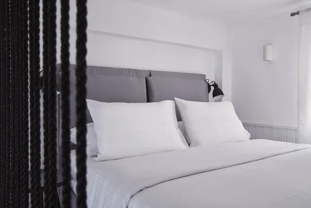 Standard, Queen Bed, Caldera View، Mr And Mrs White Santorini 2/5