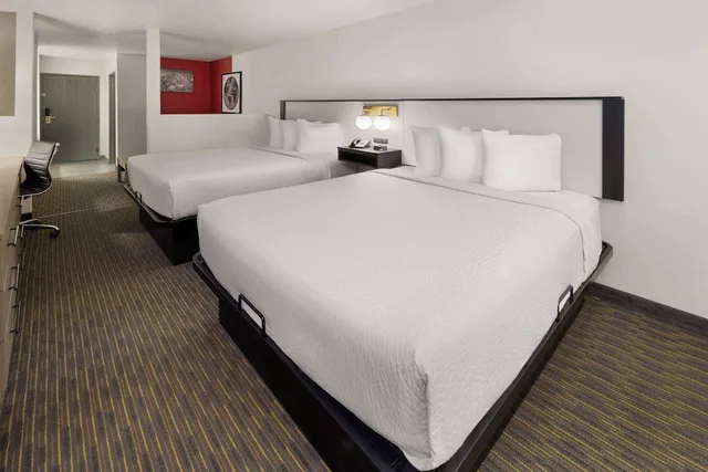 استوديو بسريرين كوين، SYLO Hotel Denver Airport, a Ramada by Wyndham 2/3