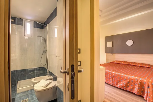 غرفة ثلاثية، Hotel San Remo 5/5