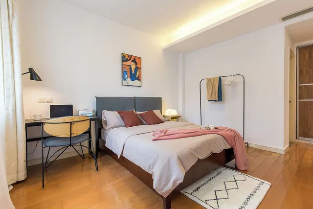 2 Bedrooms, Senior, Apartment, 2 Queen Beds, Kitchen, Book and Bed-People's Square 3/10