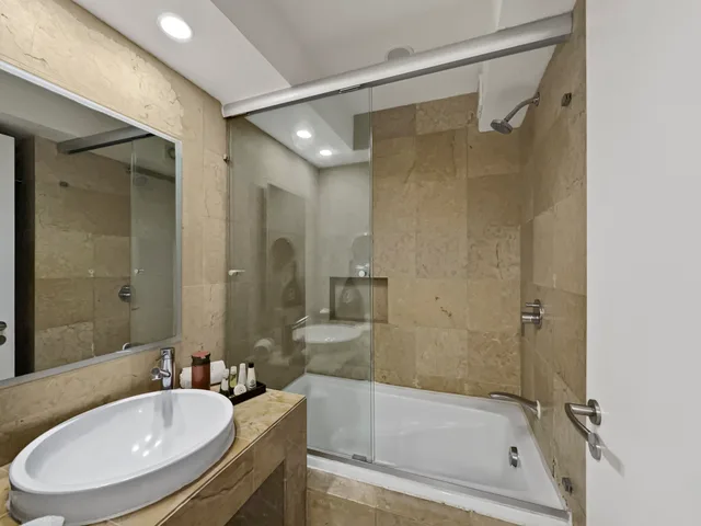 Deluxe, Suite, Queen Bed, Armonik Suites 2/2