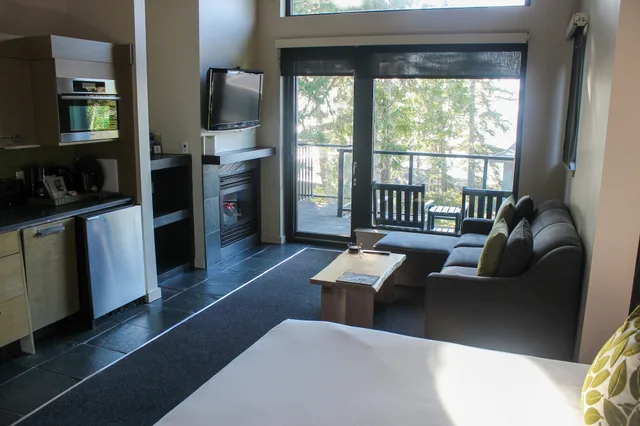 Lodge, Studio, King Bed، Black Rock Ocean Front Resort 7/10