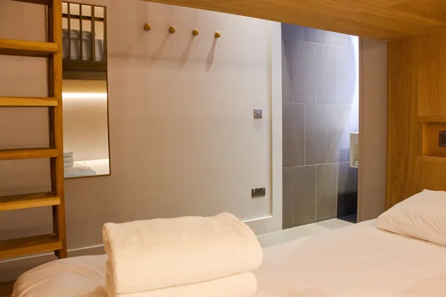Cocoon 2, Double Bed, Accessible، Zedwell Piccadilly Circus 2/6