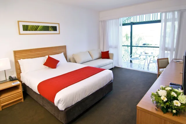 Room, Queen Bed, Lagoon View، Novotel Sunshine Coast Resort 6/8