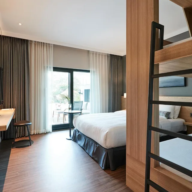 غرفة عائلية بسرير بطابقين بشرفة، The Suites Hotel Jeju 3/5