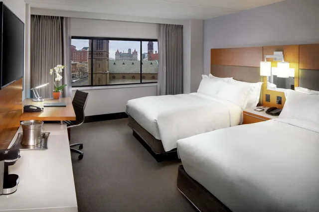 غرفة قياسية بسريرين مزدوجين، Hilton Albany 5/8