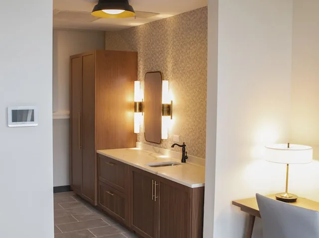 غرفة بسرير كينج مع أريكة، Blu Tique Hotel 6/6