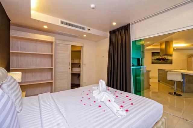 2 Bedrooms, Royal, Penthouse, King Bed, Ocean Front، KARON BUTTERFLY 3/8