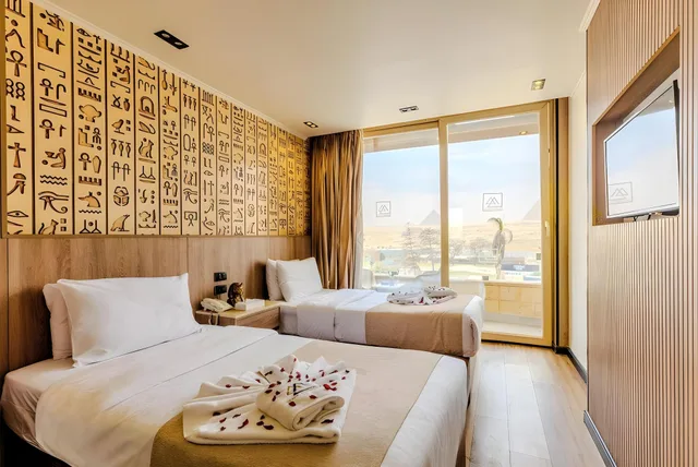 Room, Queen and Twin Beds, Pyramids View، Great Pyramid Inn 1/1