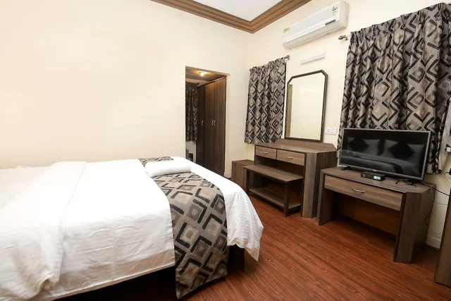 غرفة سوبيريور بسرير كوين، West End Hotel 3/7
