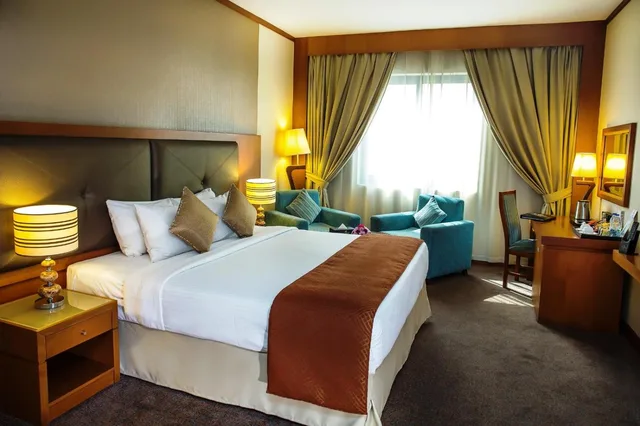 غرفة عائلية بسرير فردي، Landmark Summit Hotel 3/5
