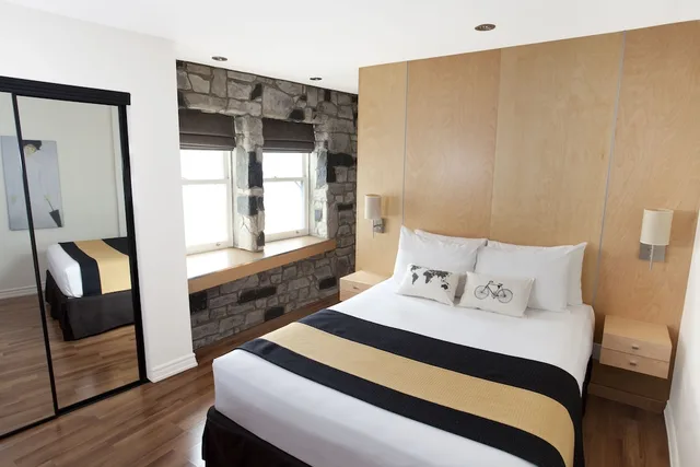 غرفة صغيرة بسرير كوين، Hotel Du Vieux Quebec 1/7