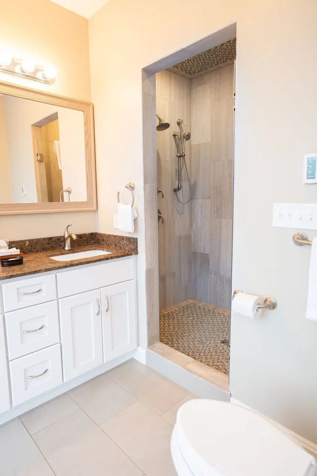 3 Bedrooms, Deluxe, Suite, 1 King and 2 Queen Beds, Sofa, Capital Resorts 84 Main 8/10