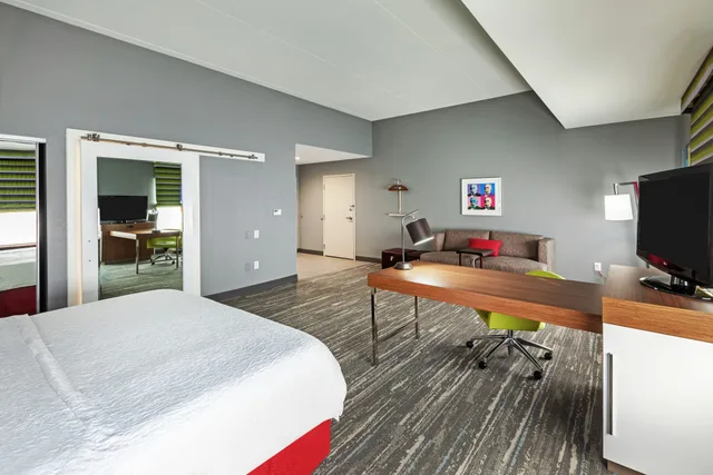 استوديو بسرير كينج لذوي الإعاقة، Hampton Inn and Suites Houston-Bush Intercontinental Airport 2/3