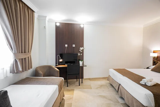 غرفة كومفورت ثلاثية، Hotel Mainake Sl 3/9