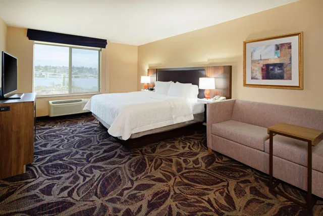 استوديو بسرير كينج، Hampton Inn Suites Bremerton 2/4