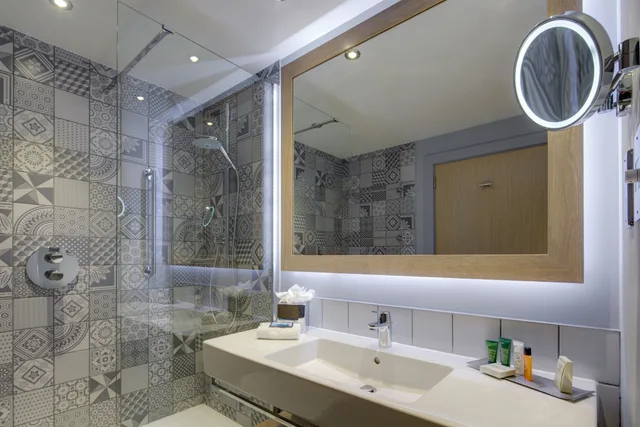غرفة سوبيريور بسرير كينج، Hilton Bournemouth 6/6