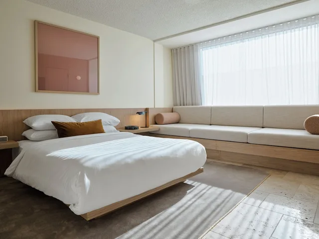 Oxford, Family Suite, Queen and Twin Beds، Oxford House 1/2