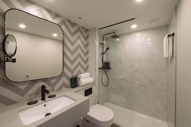 غرفة بسريرين منفصلين بإطلالة على المتنزه، DoubleTree by Hilton Berlin Ku’damm 3/3