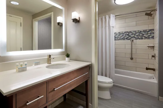 جناح استوديو بسرير كينج بحوض استحمام لذوي الإعاقة، Homewood Suites by Hilton Los Angeles Redondo Beach 6/10