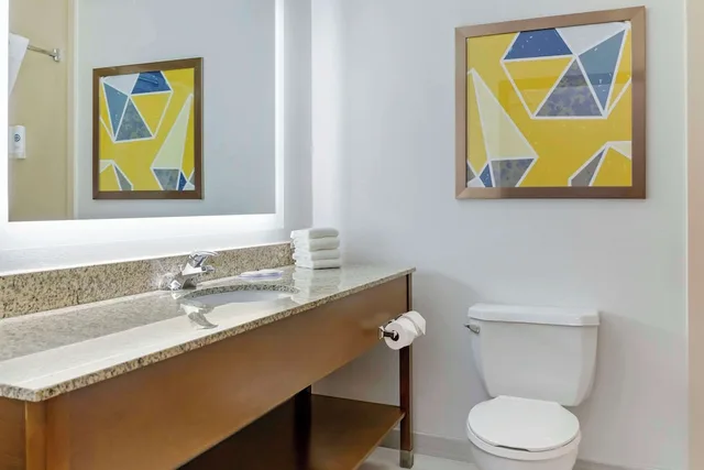 جناح ديلوكس بسريرين كوين، Comfort Inn & Suites Rapid City Near Mt Rushmore 2/2