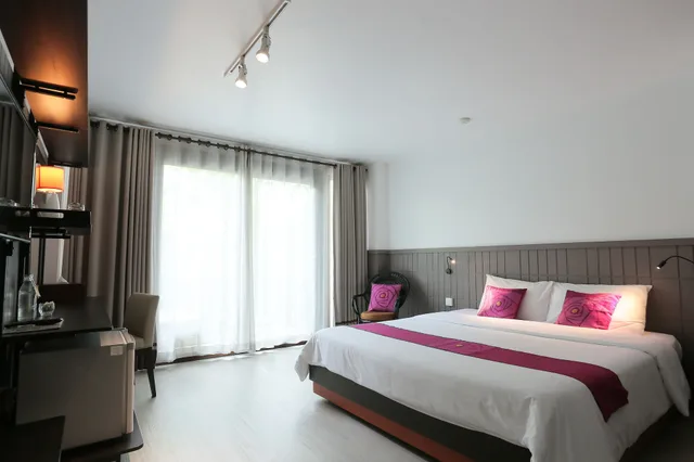 Deluxe, King Bed, Balcony, The Mantrini Chiang Rai 2/2