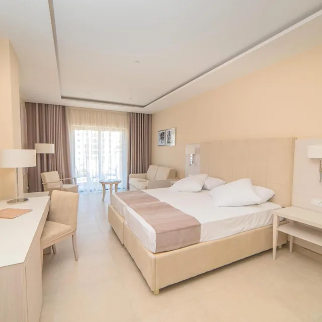 Deluxe, Suite, Garden View, Maritim Antonine Hotel and Spa Malta 2/10